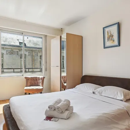 Trocadero & Arc De Triomphe - 1Br With Balcony Lägenhet