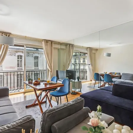Trocadero & Arc De Triomphe With Balcony - Cityapartmentstay * Paris