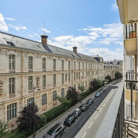 Apartment Trocadero & Arc De Triomphe With Balcony - Cityapartmentstay