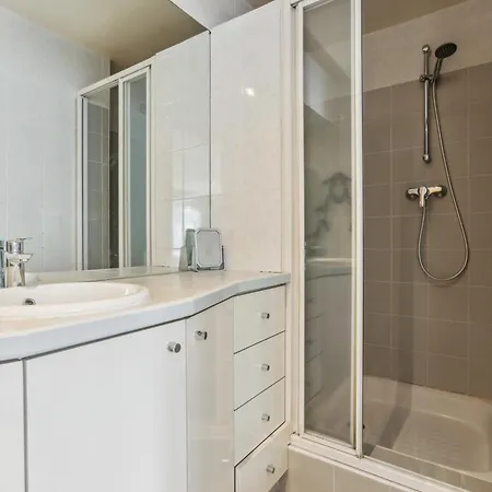 Apartment Trocadero & Arc De Triomphe With Balcony - Cityapartmentstay *