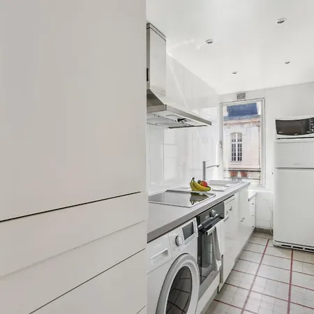 Trocadero & Arc De Triomphe With Balcony - Cityapartmentstay *