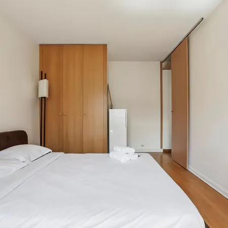 Trocadero & Arc De Triomphe With Balcony - Cityapartmentstay * Paris