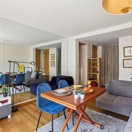 Trocadero & Arc De Triomphe With Balcony - Cityapartmentstay