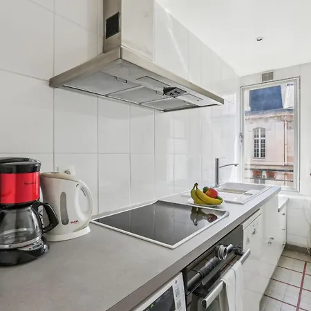 Trocadero & Arc De Triomphe With Balcony - Cityapartmentstay Apartment *