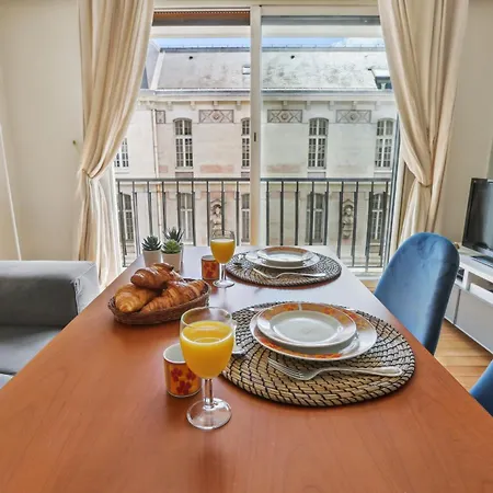 Apartment Trocadero & Arc De Triomphe With Balcony - Cityapartmentstay *