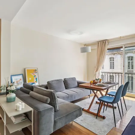 Trocadero & Arc De Triomphe With Balcony - Cityapartmentstay *