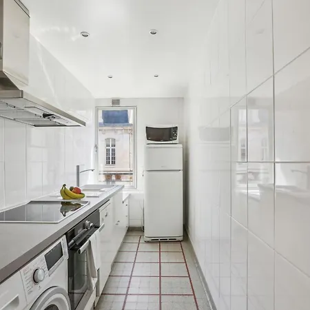 Trocadero & Arc De Triomphe With Balcony - Cityapartmentstay *
